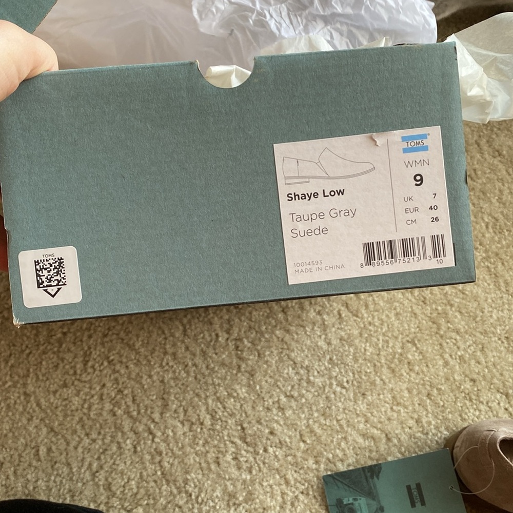Toms women’s 9, taupe gray suede NWT - Picture 7 of 7